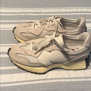 New Balance Women's Sneakers in grey and White